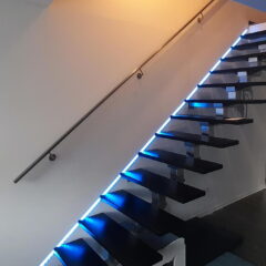 Mittelholmtreppe mit Wandbeleuchtung